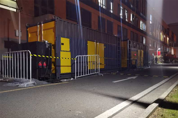 邯山柴油发电机组的输出电压是如何调节的？